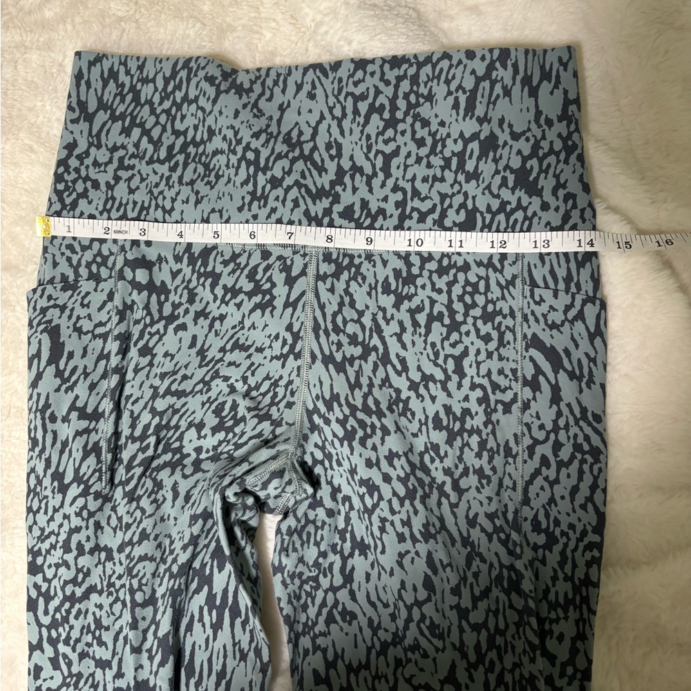 Athleta High-Rise Salutation Stash Printed 7/8 Leggings in Aqua and Charcoal - Picture 5 of 5